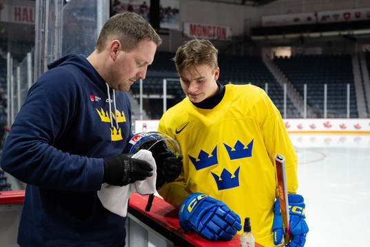 Daniel Nilsson, equipment manager and Jakob Norén of Sweden