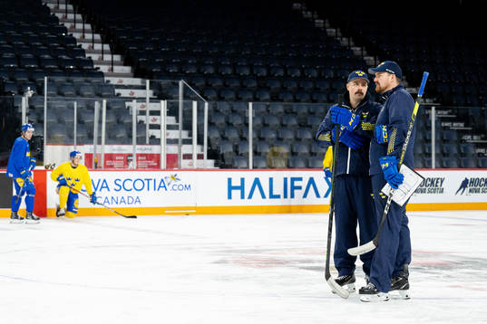 Assistant coaches Pierre Johnsson and Pierre Johnsson of
