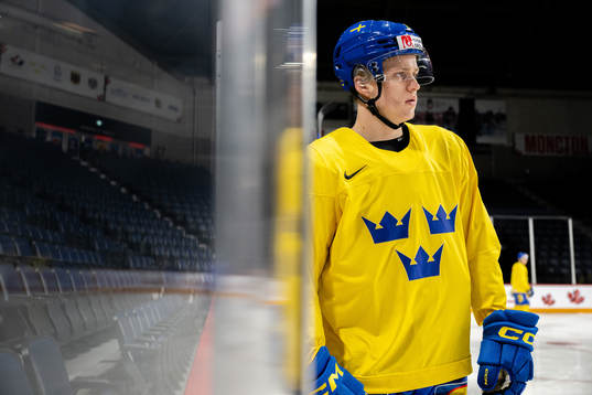 Elias Pettersson of Sweden