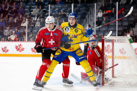 Lian Bichsel of Switzerland and Milton Oscarson of Sweden