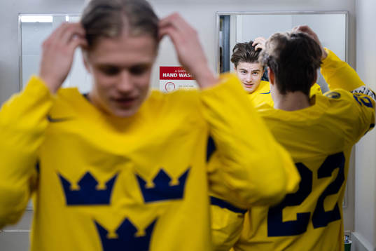 Elias Pettersson and Hugo Jonasson of Sweden prepare for a