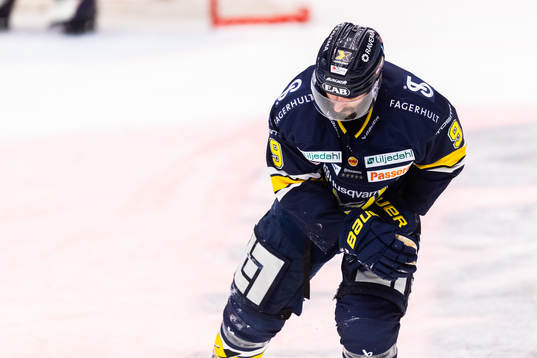 HV71s Taylor Matson lämnar isen
