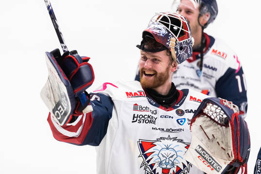 Linköpings målvakt Marcus Högberg jublar