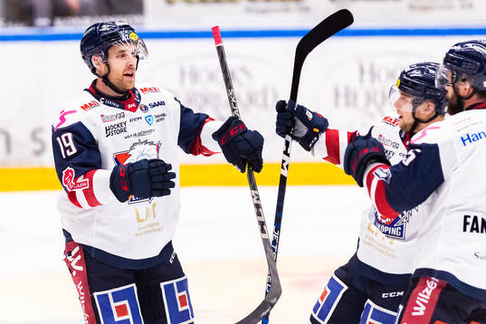 Linköpings Patrick Russell jublar