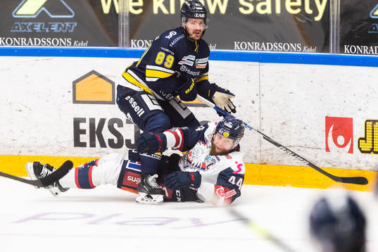HV71s Mikkel Bödker Linköpings Jonas Junland