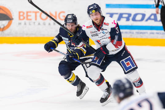 HV71s Mattias Tedenby och Linköpings Linus Hultström