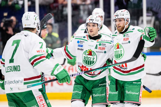 Rögles Brady Ferguson och Vojtech Mozik jublar