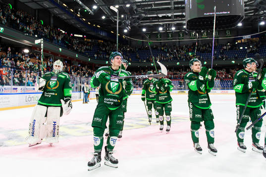 Färjestads Joakim Nygård jublar med lagkamrater