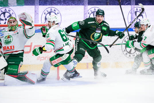 Rögles målvakt Christoffer Rifalk och Ludvig Larsson och
