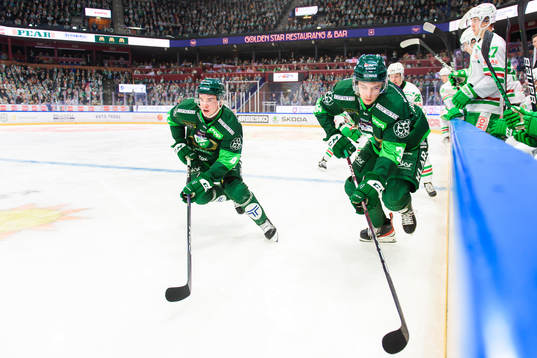 Färjestads Oscar Lawner och Jonathan Andersen
