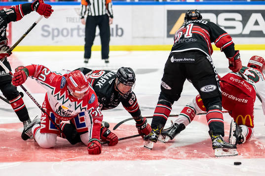 Frölundas Joel Lundqvist och Malmö Redhawks Fredrik