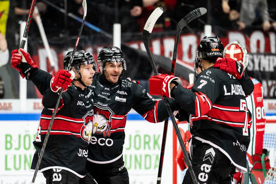 Malmö Redhawks Carl Söderberg och Lance Bouma jublar