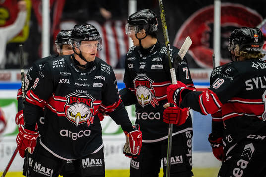 Malmö Redhawks Carl Söderberg jublar