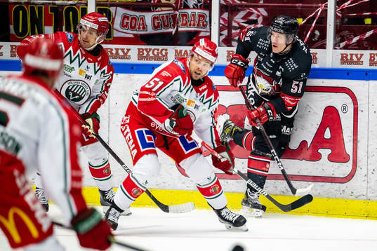 Frölundas Nicklas Lasu och Malmö Redhawks Emil Sylvegård