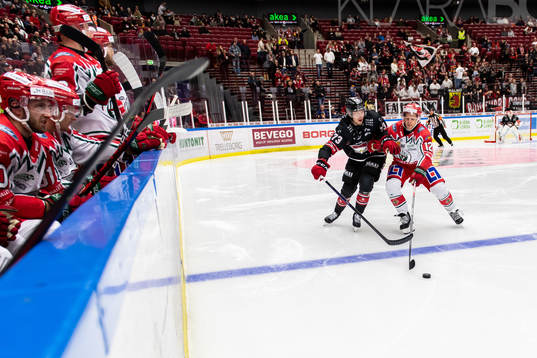 Malmö Redhawks Adam Ollas Mattsson och Frölundas Max