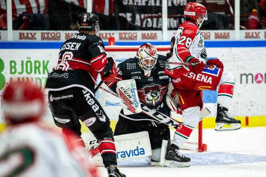 Frölundas Anthony Greco  oroar framför Malmö Redhawks