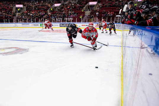 Malmö Redhawks Pathrik Westerholm  och Frölundas Linus