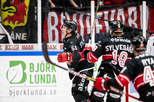 Malmö Redhawks Emil Sylvegård jublar
