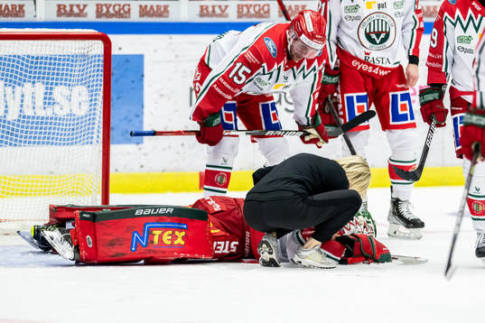 Frölundas målvakt Frederik Dichow med skada