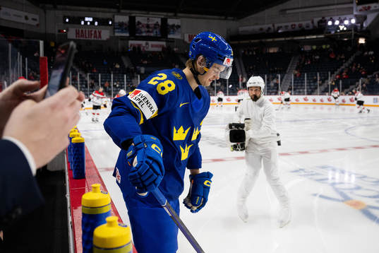 Simon Robertsson of Sweden