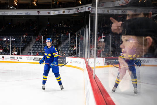 Elias Pettersson of Sweden