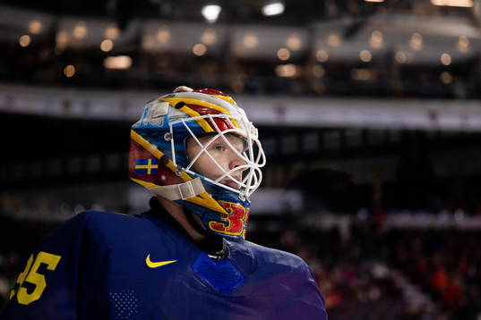 Goaltender Carl Lindbom