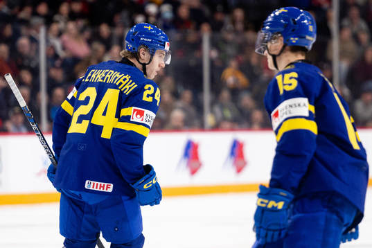 Jonathan Lekkerimäki of Sweden celebrates the 6-0 goal