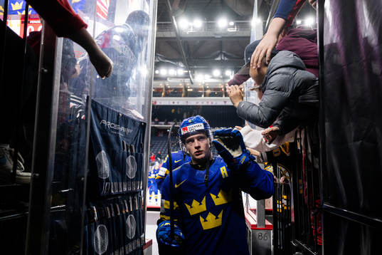Victor Sjöholm of Sweden celebrate