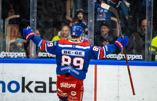 Oskarshamns Patrik Karlkvist jublar