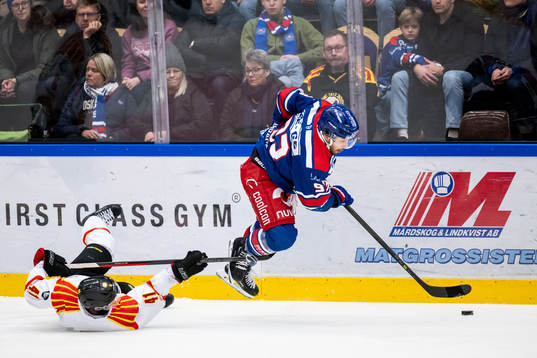 Brynäs Greg Scott och Oskarshamns Cameron Brace