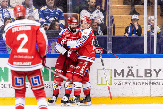 Timrås Robin Hanzl jublar med Nicholas Halloran