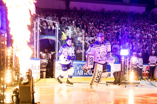 Leksands målvakt Kasimir Kaskisuo innan ishockeymatchen i