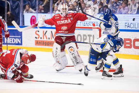 Timrås målvakt Jacob Johansson och Tim Erixon och