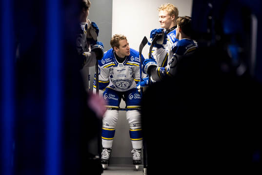 Leksands Carter Ashton innan  ishockeymatchen i SHL mellan