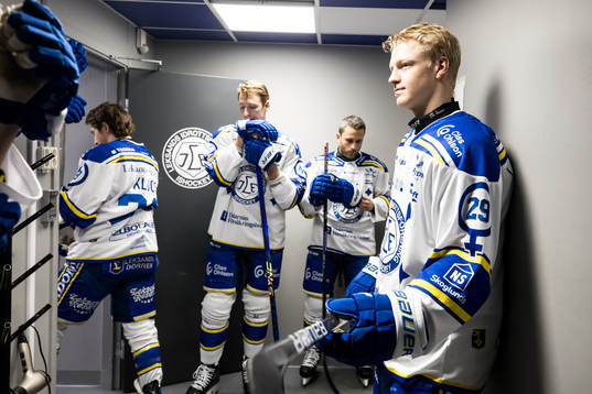 Leksands Emil Heineman innan ishockeymatchen i SHL mellan