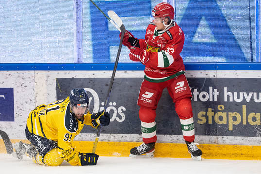 Södertäljes Aaron Luchuk och Moras Olle Strandell