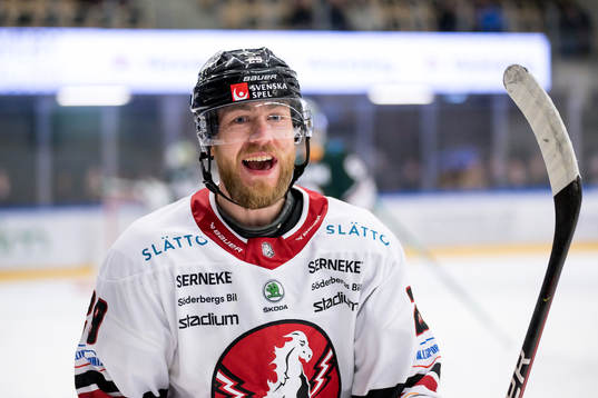Vita Hästens Jakob Stridsberg jublar