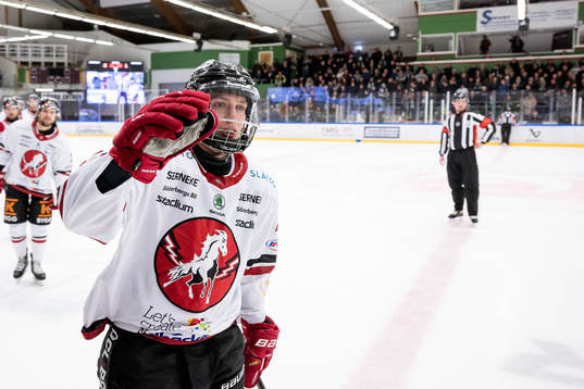 Vita Hästens Victor Öhman jublar