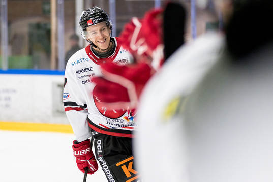 Vita Hästens Sebastian Benker jublar