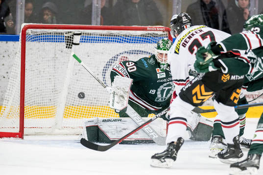 Vita Hästens Sebastian Benker gör mål 0-5 bakom