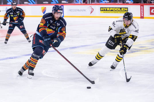 Djurgårdens Fredrik Forsberg och AIKs Filip Windlert