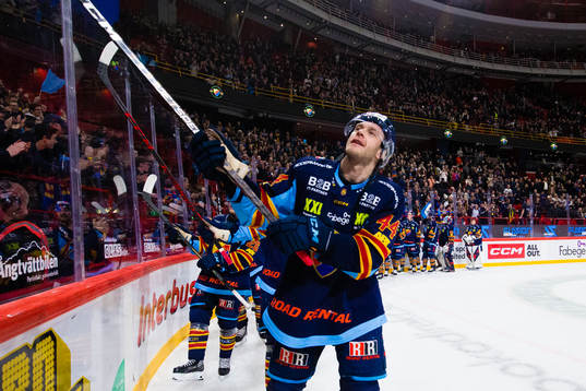 Djurgårdens Olle Liss jublar