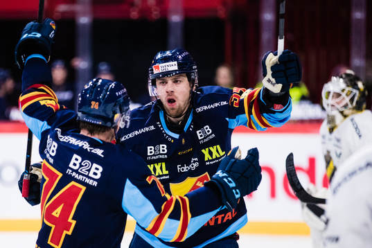 Djurgårdens Daniel Brodin jublar med Nicklas Danielsson