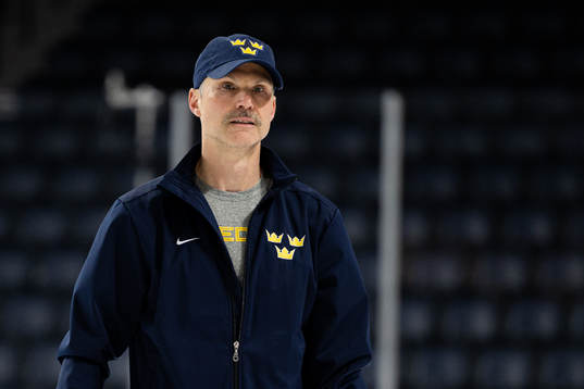 Mikael Gerdén, goalie coach of Sweden at a practice session