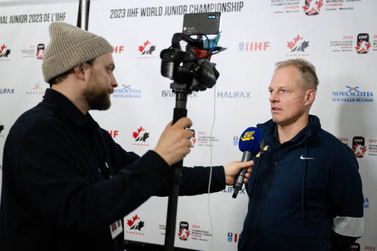 Henrik Sjöberg, reporter Hockeynews.se,  and Magnus