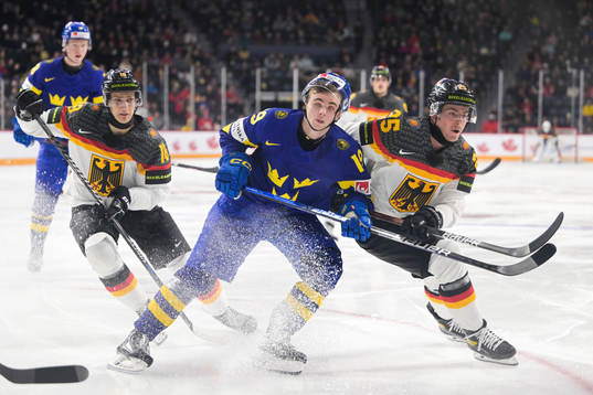 Isak Rosén of Sweden against Julian Lutz and Robin van