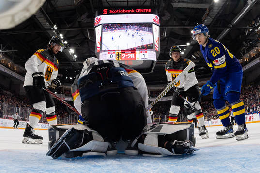 Liam Öhgren of Sweden against goaltender Nikita Quapp of