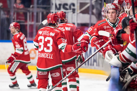 Moras spelarna jublar