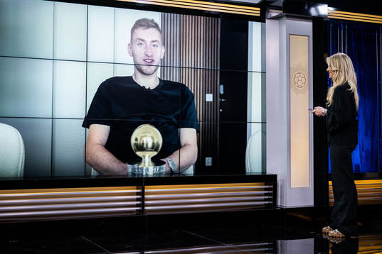 Programledare Linn Nordström och Dejan Kulusevski