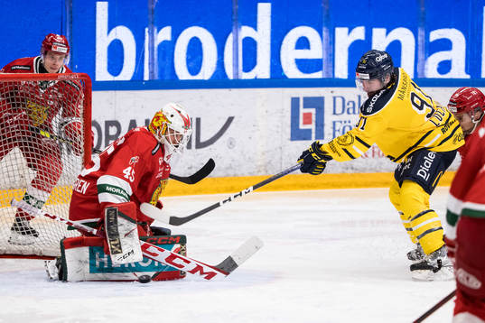 Moras målvakt Andreas Ljunggren och Södertäljes Aaron